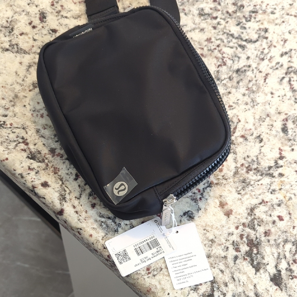 lululemon athletica Black Everywhere Belt Bag
